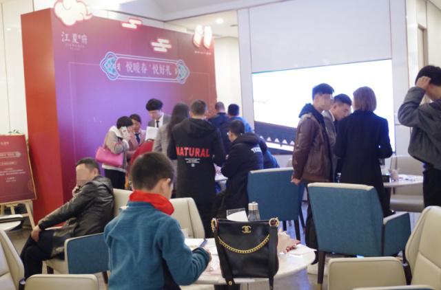 突发!江夏抢房大战,均价9900元,购房人像买白菜,人都往里冲! 突发!江夏抢房大战,均价9900元,购房人像买白菜,人都往里冲!