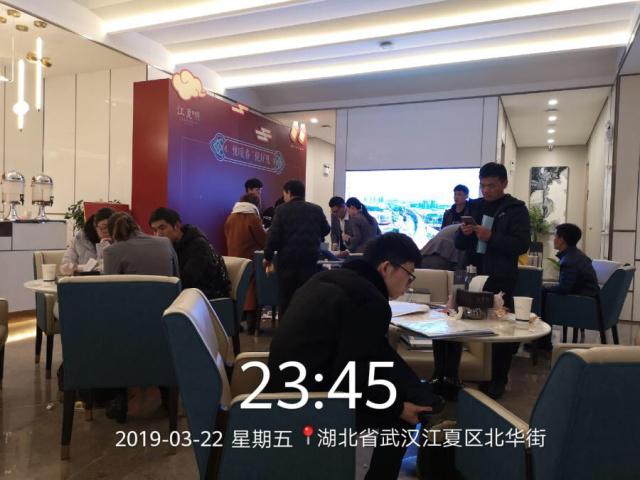 突发!江夏抢房大战,均价9900元,购房人像买白菜,人都往里冲! 突发!江夏抢房大战,均价9900元,购房人像买白菜,人都往里冲!