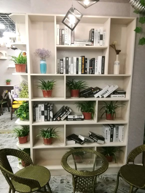 大花岭第一家正式的猫咖开业啦,学府苑4栋最里面,喵呜屋猫咖 大花岭第一家正式的猫咖开业啦,学府苑4栋最里面,喵呜屋猫咖