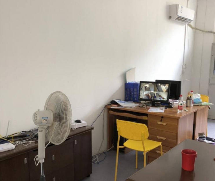 现招销售经理一名，工作地点江夏区，主要负责区域内市场开发及维护