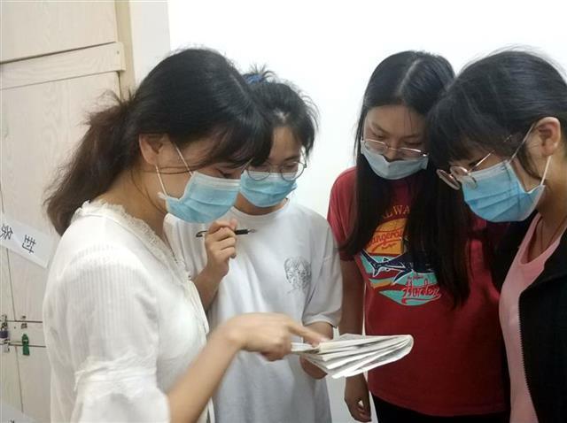 借宿考点一天四测体温，江夏这93名学生赶考路很特别