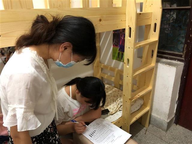 借宿考点一天四测体温，江夏这93名学生赶考路很特别