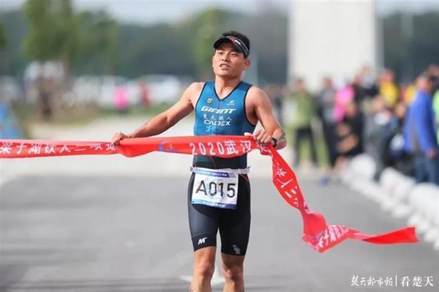 拼了!江夏梁子湖畔,450人比拼谁是“铁人” 拼了!江夏梁子湖畔,450人比拼谁是“铁人”