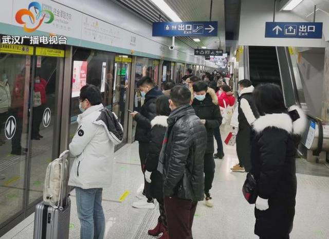 新年上班第一天:江夏南湖人上班出行更加方便 新年上班第一天:江夏南湖人上班出行更加方便