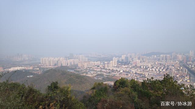 江夏这座山高不过300m,却游人如织,被誉为武汉最具自然特色的山 江夏这座山高不过300m,却游人如织,被誉为武汉最具自然特色的山