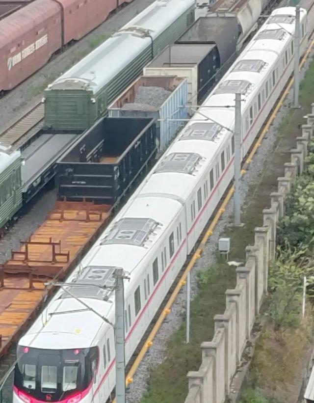 武汉地铁16号线列车江夏试跑,列车内部图像曝光 武汉地铁16号线列车江夏试跑,列车内部图像曝光