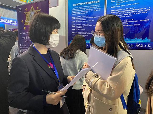 武汉启动集中式校园巡回招聘会促进高校毕业生就业