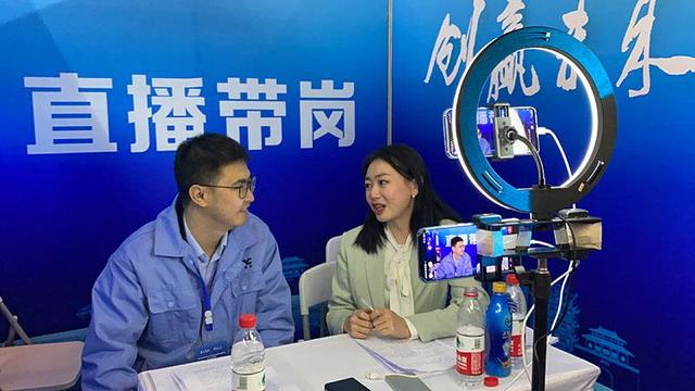 武汉启动集中式校园巡回招聘会促进高校毕业生就业