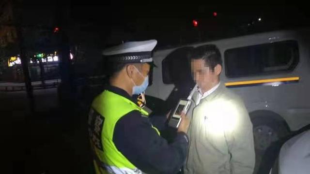 江夏交警扎实开展酒醉驾整治行动，一周内30多人被查