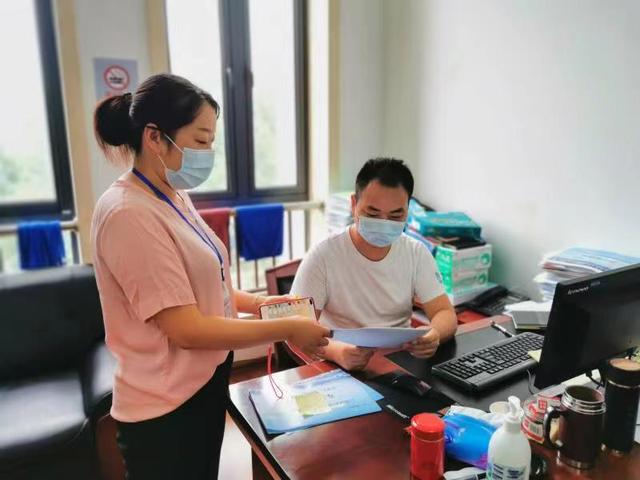 当好“店小二” 做好“娘家人”——江夏区科经局用心用情服务企业发展 当好“店小二” 做好“娘家人”——江夏区科经局用心用情服务企业发展