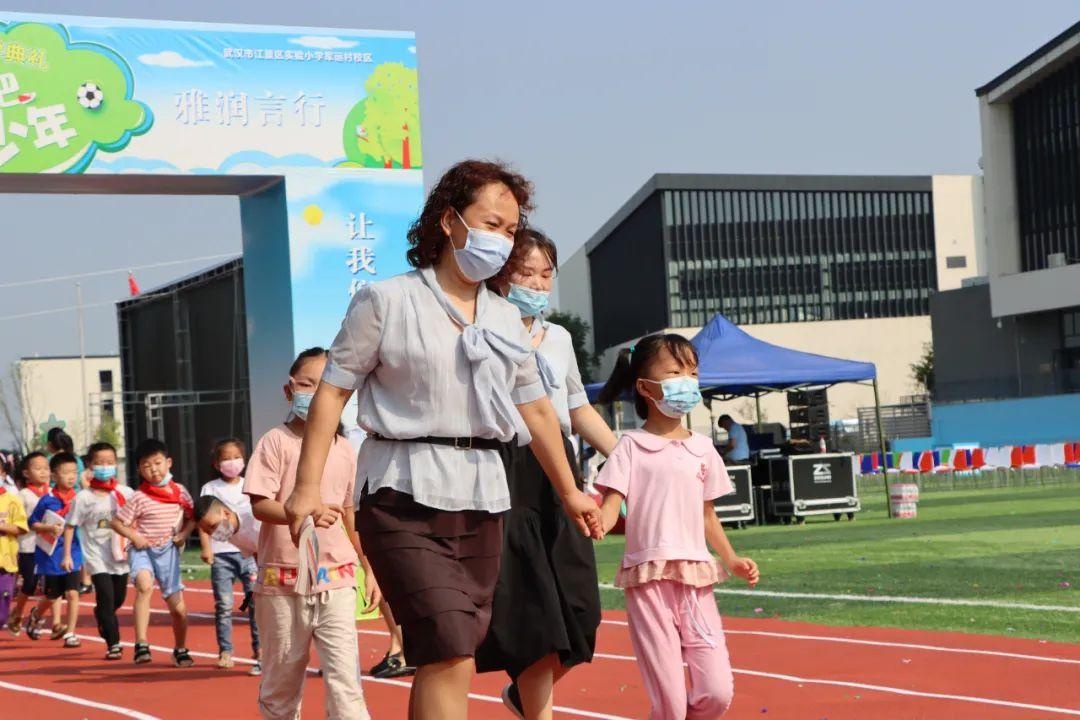 今天，江夏这所新学校迎来第一批386名学生！