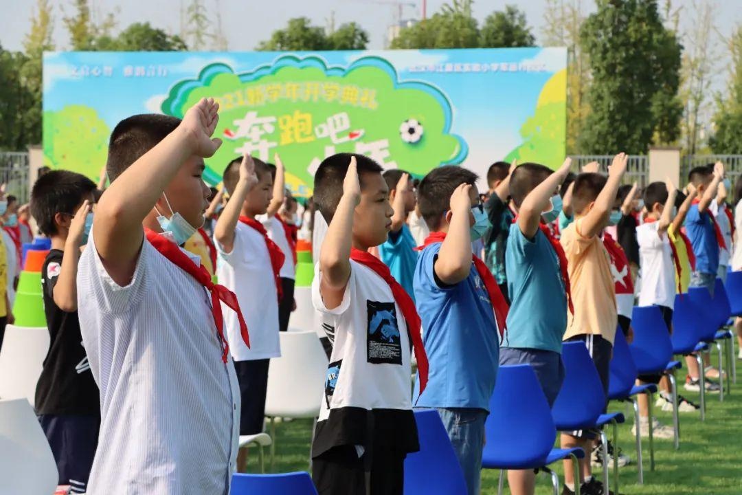 今天，江夏这所新学校迎来第一批386名学生！