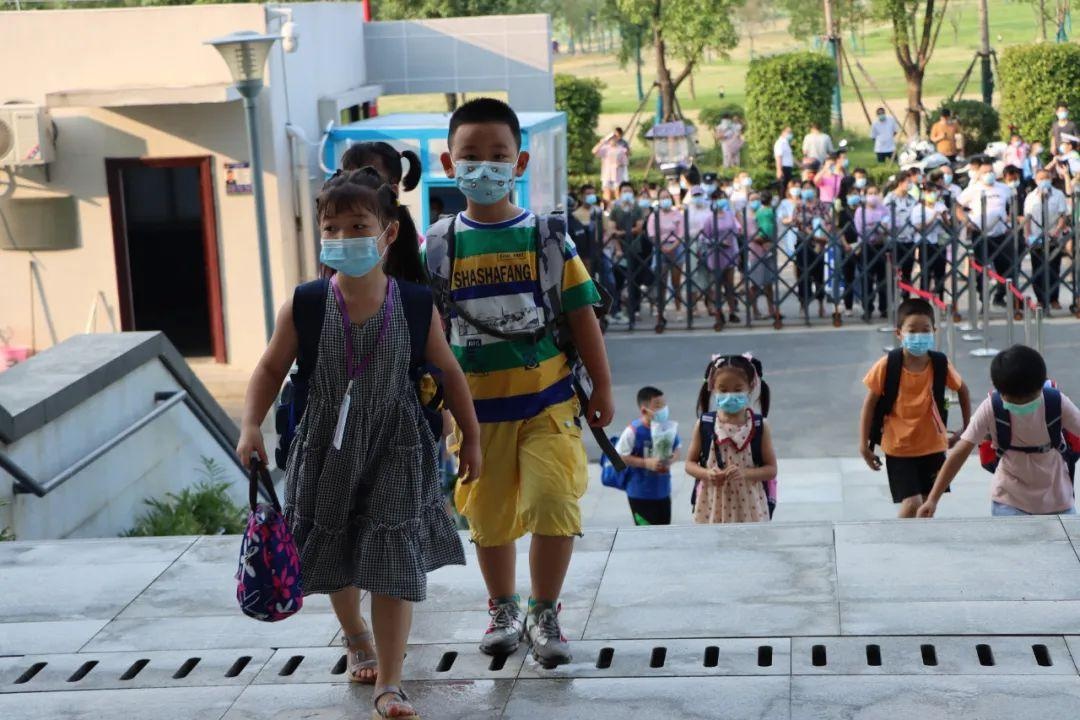 今天，江夏这所新学校迎来第一批386名学生！