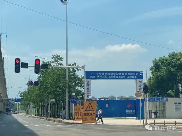 武汉民族大道(三环线-江夏大桥)改造工程目前管线施工中 武汉民族大道(三环线-江夏大桥)改造工程目前管线施工中