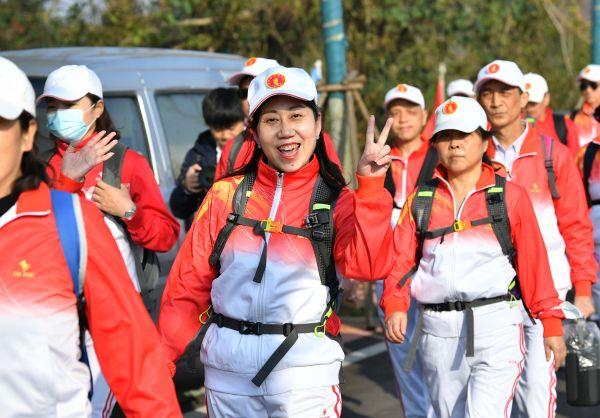 打卡梁子湖畔新地标,武汉徒步爱好者走进大自然 打卡梁子湖畔新地标,武汉徒步爱好者走进大自然