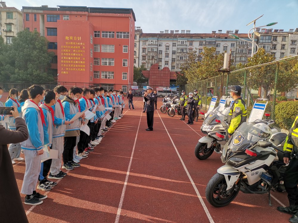 守护平安上学路!武汉江夏交警进校园开展电动车交通安全知识宣讲 守护平安上学路!武汉江夏交警进校园开展电动车交通安全知识宣讲