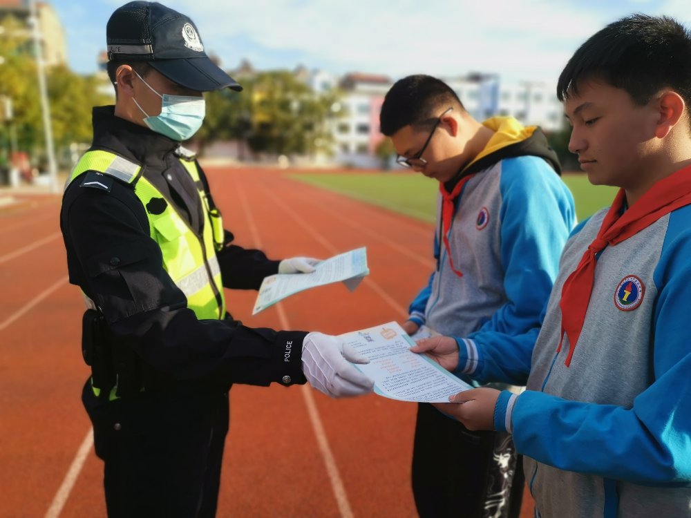 守护平安上学路!武汉江夏交警进校园开展电动车交通安全知识宣讲 守护平安上学路!武汉江夏交警进校园开展电动车交通安全知识宣讲