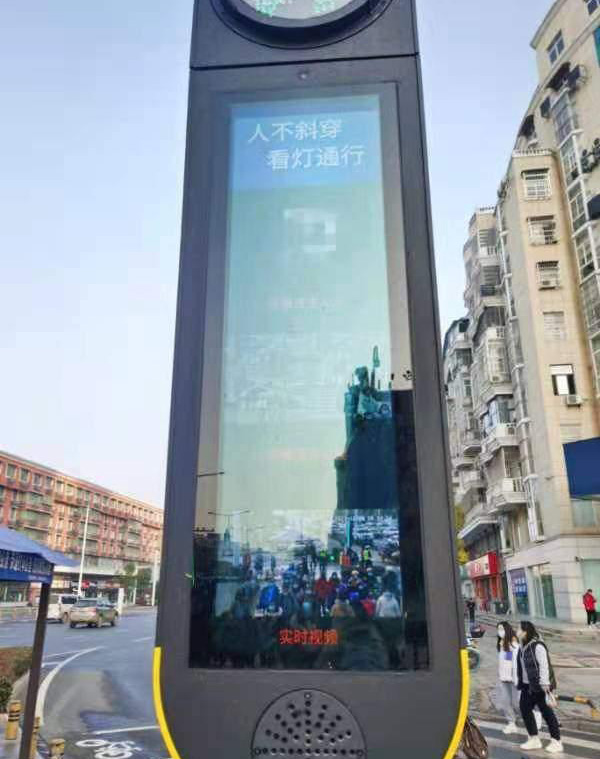 行人闯红灯要被“人脸抓拍”了,江夏首个智能行人信号灯上线了 行人闯红灯要被“人脸抓拍”了,江夏首个智能行人信号灯上线了