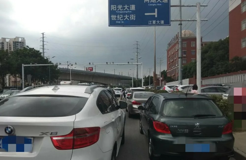 网友建议江夏大道早高峰(7-9点)禁货,缓解江夏几十万上班族拥堵之苦,官方回应 网友建议江夏大道早高峰(7-9点)禁货,缓解江夏几十万上班族拥堵之苦,官方回应