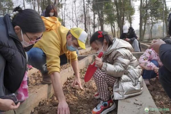 2022第一个小长假,游客在武汉植物园玩嗨了 2022第一个小长假,游客在武汉植物园玩嗨了