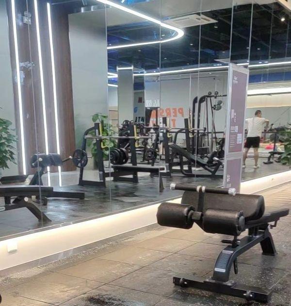 女子在健身房充值10万元想退款,被告知须付4万元手续费 女子在健身房充值10万元想退款,被告知须付4万元手续费
