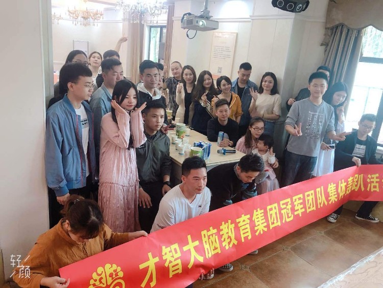 小夏探店 慢姑娘金色拾光轻奢主题开阔户外团建聚会轰趴馆(江夏玉龙岛店)