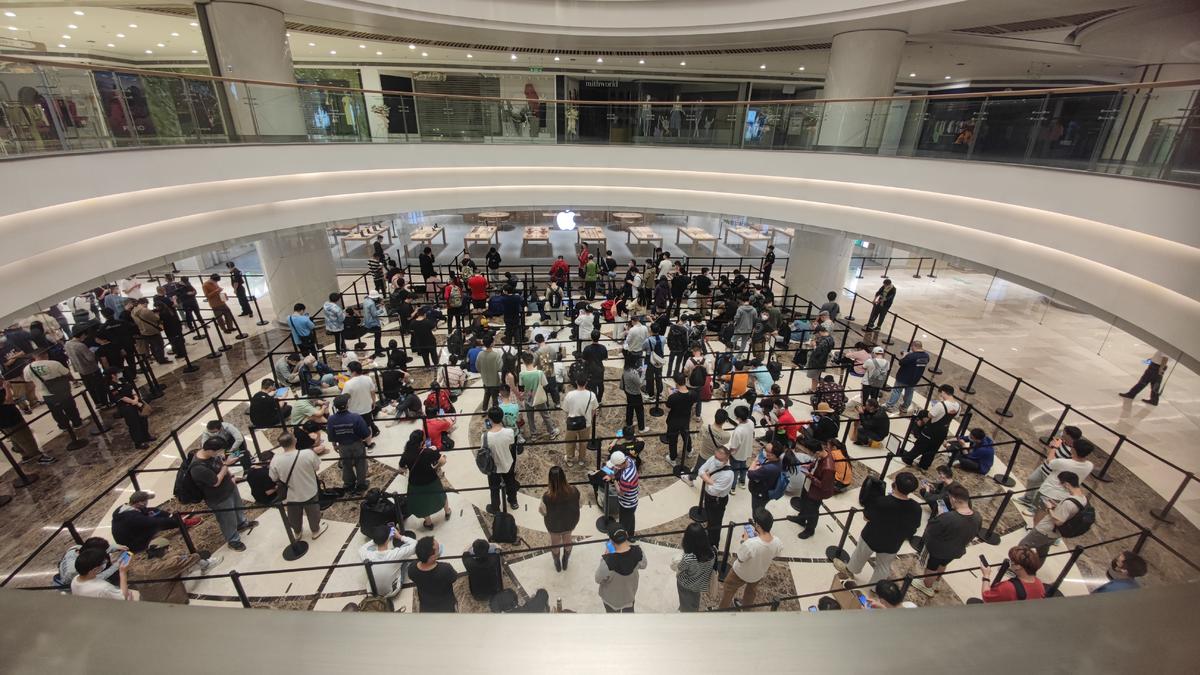 5月21日上午9时30分,位于武汉国际广场购物中心的首家苹果Apple Store零售店将正式开业迎客 5月21日上午9时30分,位于武汉国际广场购物中心的首家苹果Apple Store零售店将正式开业迎客