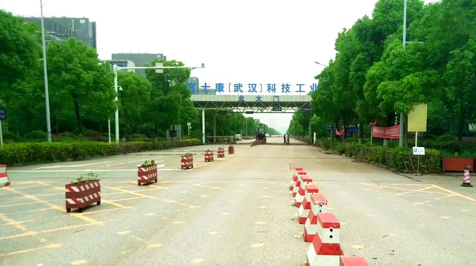 暑假跟朋友进武汉江夏这座工厂，随拍园区生活，超市和食堂人气高