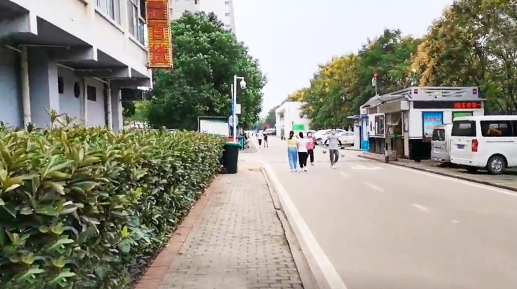 暑假跟朋友进武汉江夏这座工厂，随拍园区生活，超市和食堂人气高