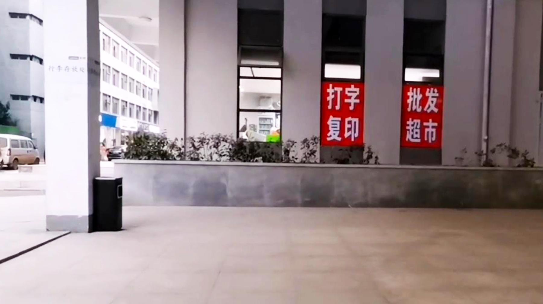 暑假跟朋友进武汉江夏这座工厂，随拍园区生活，超市和食堂人气高