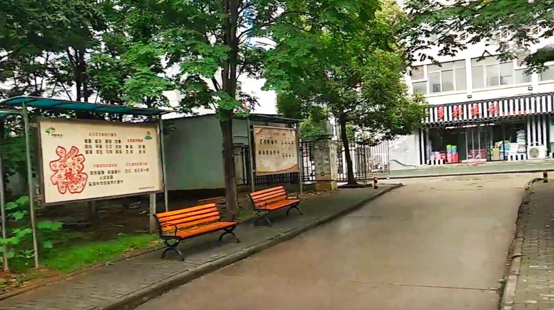 暑假跟朋友进武汉江夏这座工厂，随拍园区生活，超市和食堂人气高