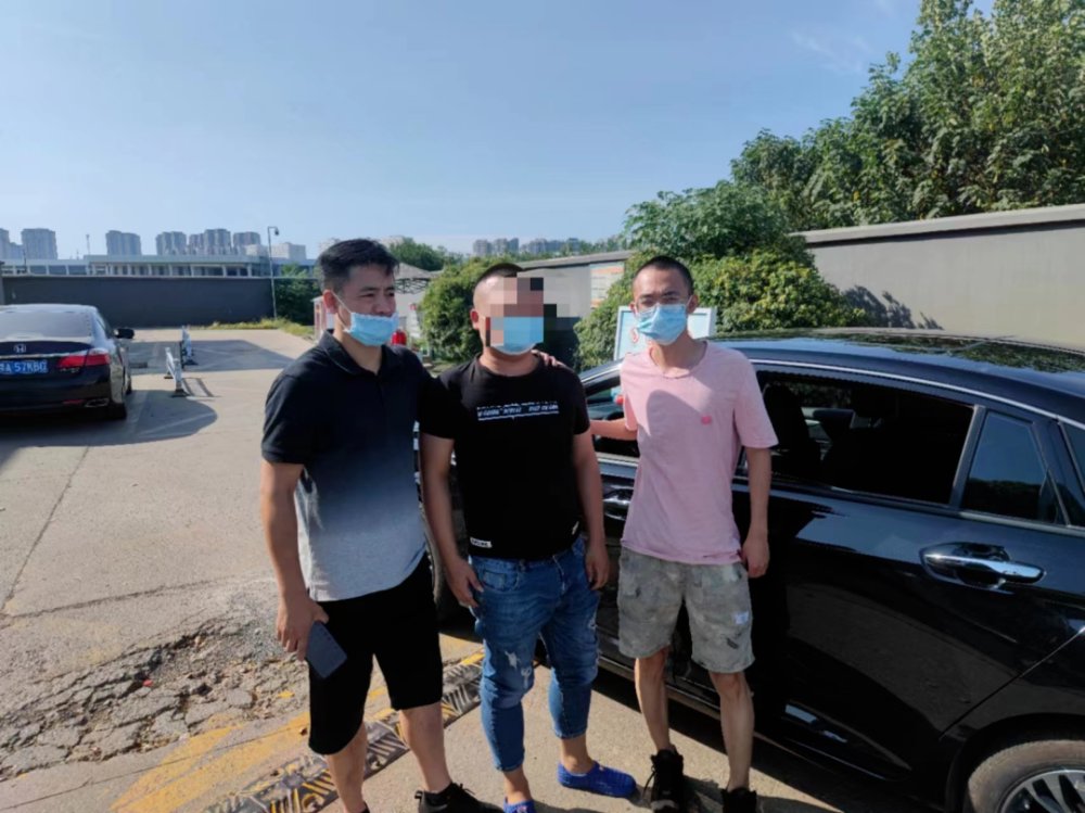 交友网站的“美女”原来是骗人的抠脚汉?江夏警方一举抓获10人 交友网站的“美女”原来是骗人的抠脚汉?江夏警方一举抓获10人