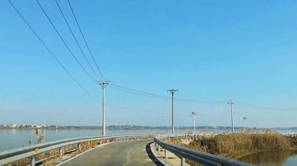 穿越武汉江夏郊区百里湖泊,骑行绿道边这条水上公路,风景秀美 穿越武汉江夏郊区百里湖泊,骑行绿道边这条水上公路,风景秀美