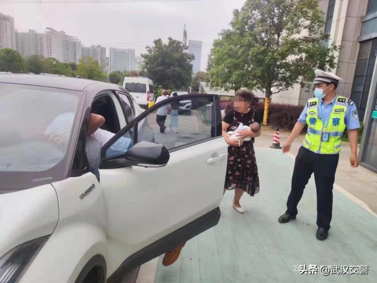 争分夺秒!新生儿突发高烧,江夏交警紧急送医 争分夺秒!新生儿突发高烧,江夏交警紧急送医