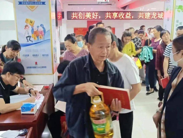 武汉江夏这个小区,给业主发红包了!羡慕吗? 武汉江夏这个小区,给业主发红包了!羡慕吗?
