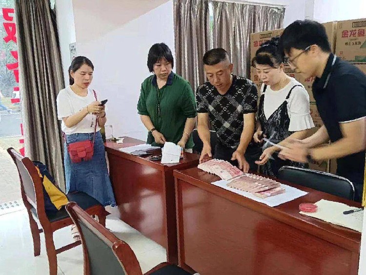 武汉江夏这个小区,给业主发红包了!羡慕吗? 武汉江夏这个小区,给业主发红包了!羡慕吗?