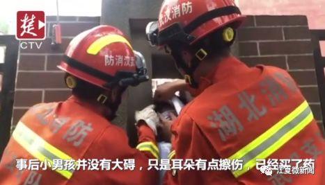 江夏一“熊孩子”钻围墙回家，没想到“穿越”失败，被卡住了脑袋...