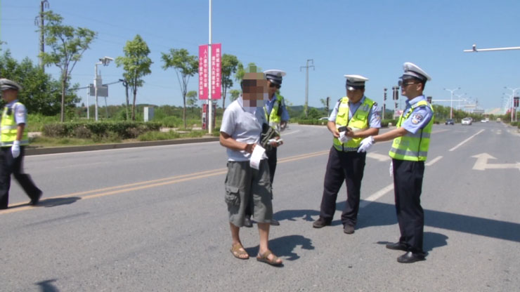 买卖驾照分非法获利 两名“分贩子”被江夏警方拘留