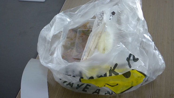 江夏某大厦半夜灯火通明狂加班，竟然躲着干这事......