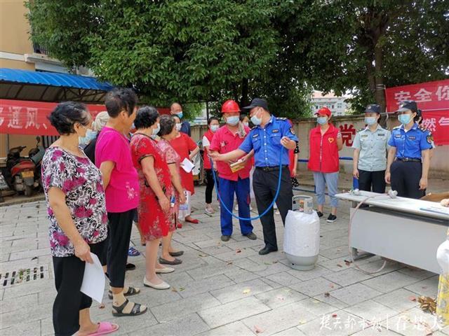江夏城管开展燃气安全进社区活动