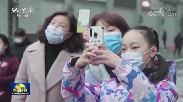 武汉街头这一幕火上《新闻联播》！现场太震撼……
