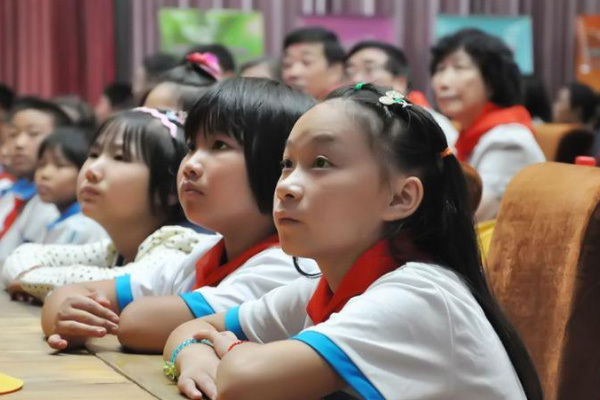 浙江一小学推出“睡眠令”，要求学生9点之前熄灯，效果如何？