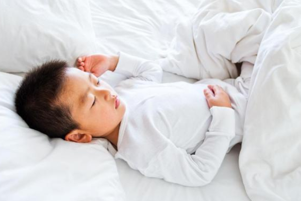 浙江一小学推出“睡眠令”，要求学生9点之前熄灯，效果如何？