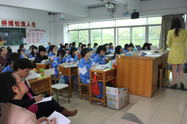 浙江一小学推出“睡眠令”，要求学生9点之前熄灯，效果如何？