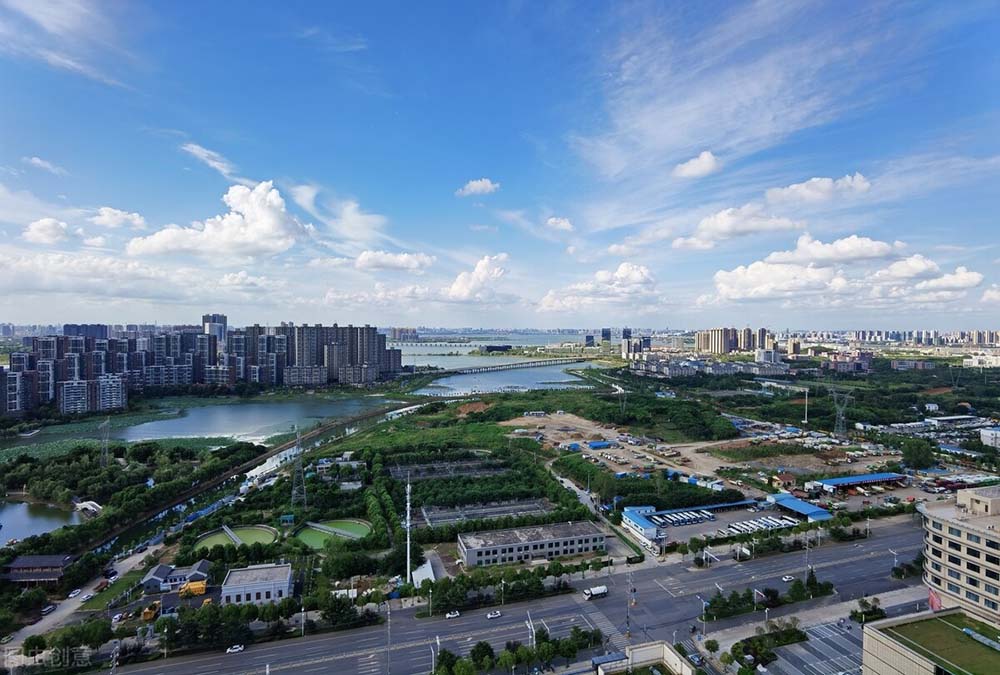 三条地铁加持，多条高速贯穿全境，江夏已成为武汉新城区中的宠儿