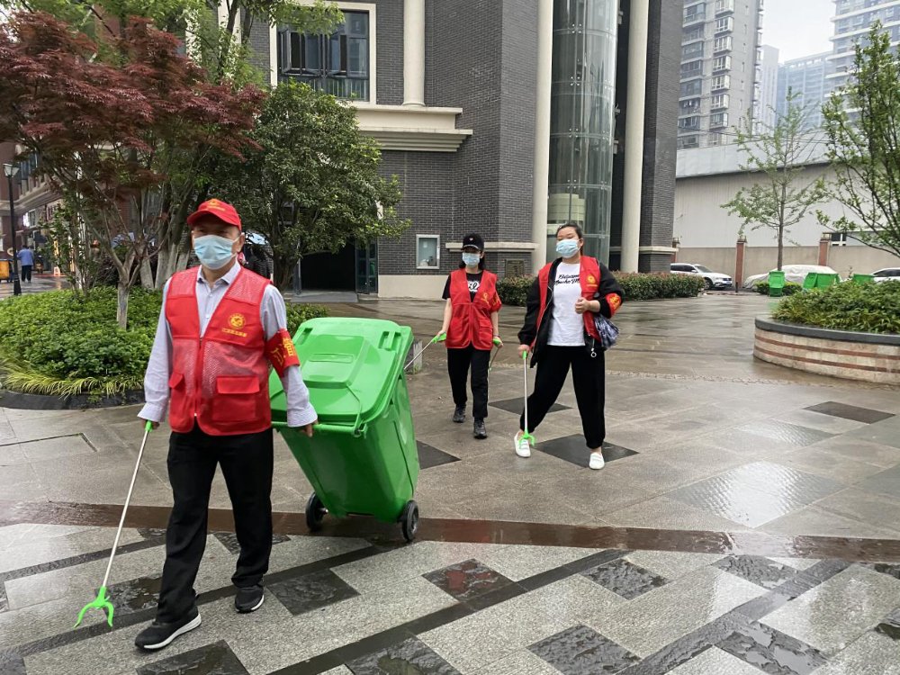 志愿者之声丨不辞辛劳面含笑，倾力奉献解民忧
