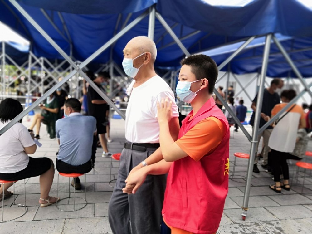 志愿者之声丨不辞辛劳面含笑，倾力奉献解民忧