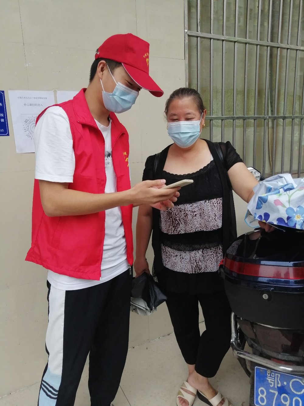 志愿者之声丨不辞辛劳面含笑，倾力奉献解民忧