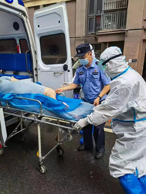 武汉江夏这支战疫突击队以他名字命名 民警潘时涛一下午接了27单“快递”