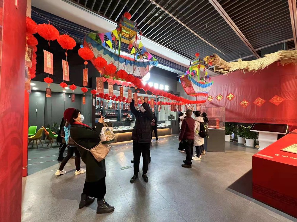 春节期间，武汉文旅市场惠民大餐年味浓、暖意足